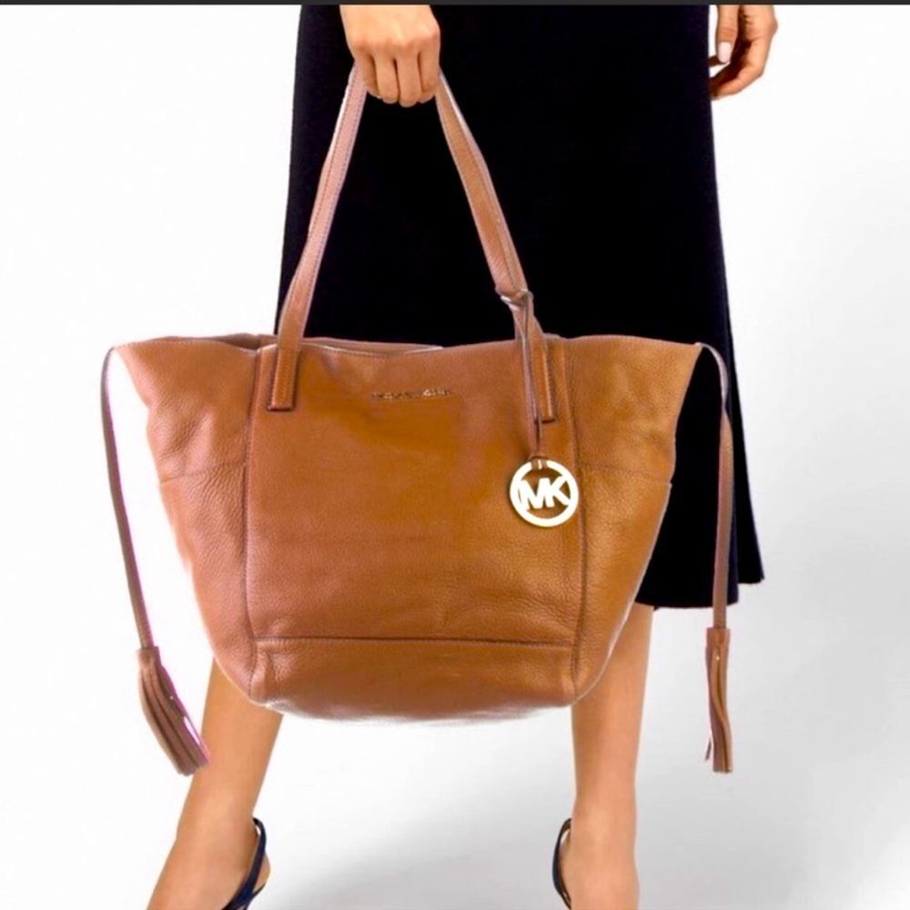 Michael Kors Ashbury Large Leather Tote Bucket Bag Camel Gold Tone Tassel - Picture 6 of 15